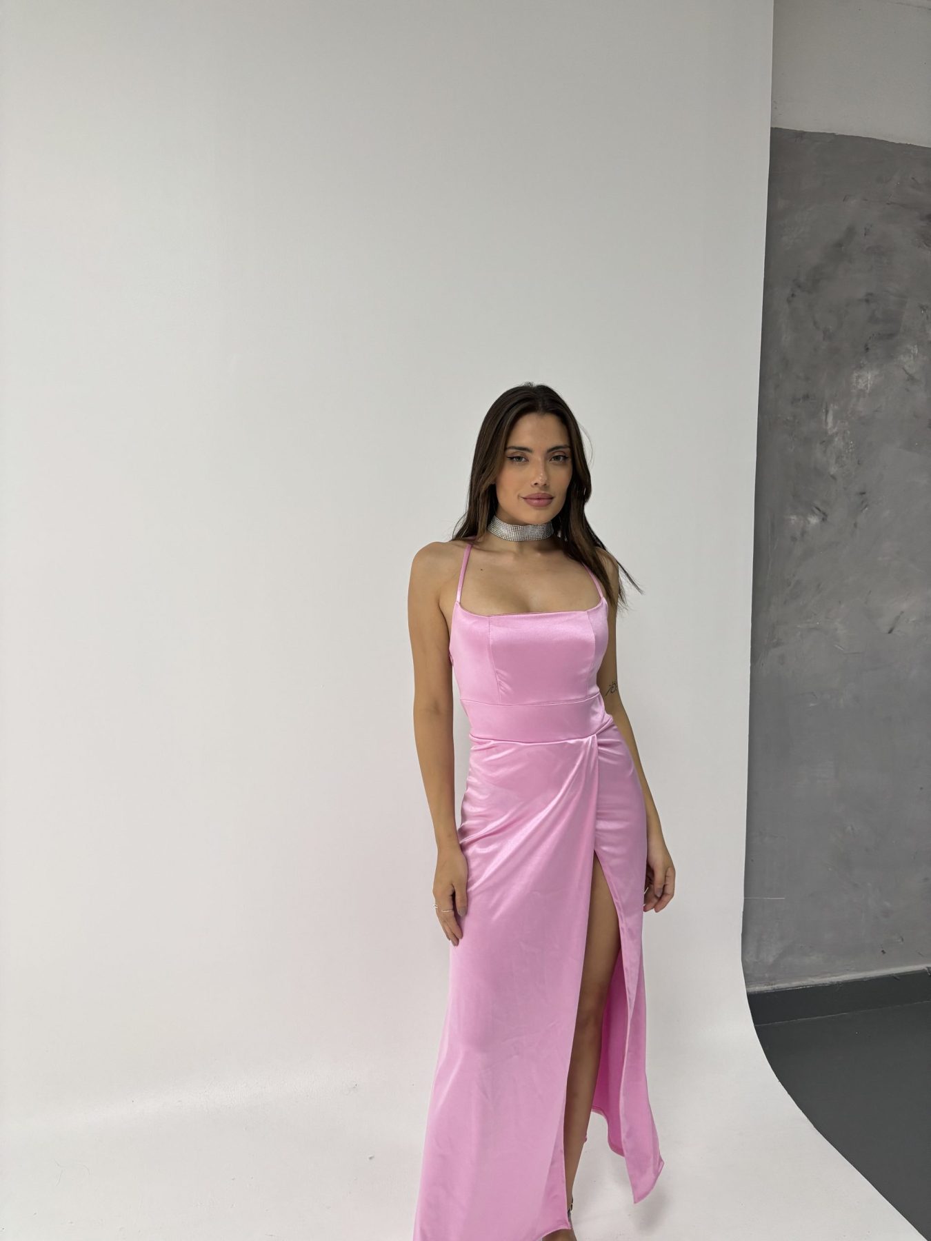 Art. 854-SAT Vestido largo saten con tajo - Imagen 1
