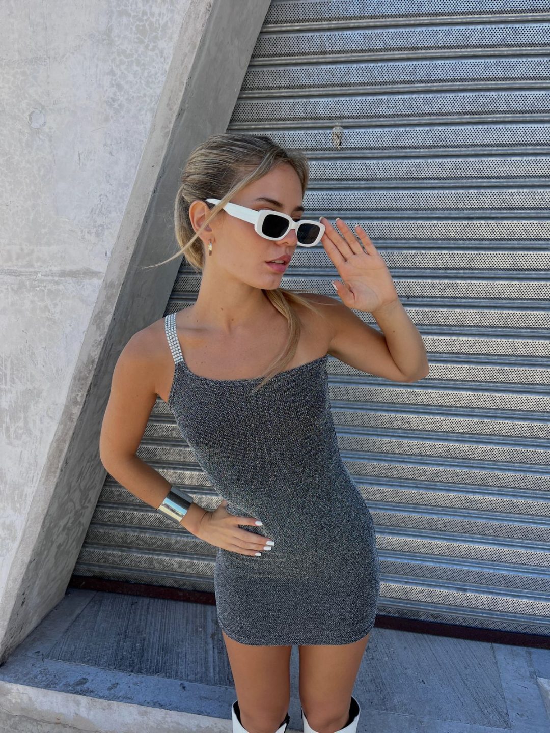 Art. 815-L Vestido lurex un solo hombro strass